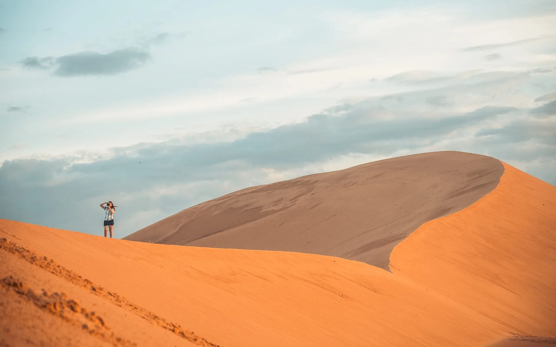 mui_ne_sand_dunes_karl_hedin_unsplash_lpowoq