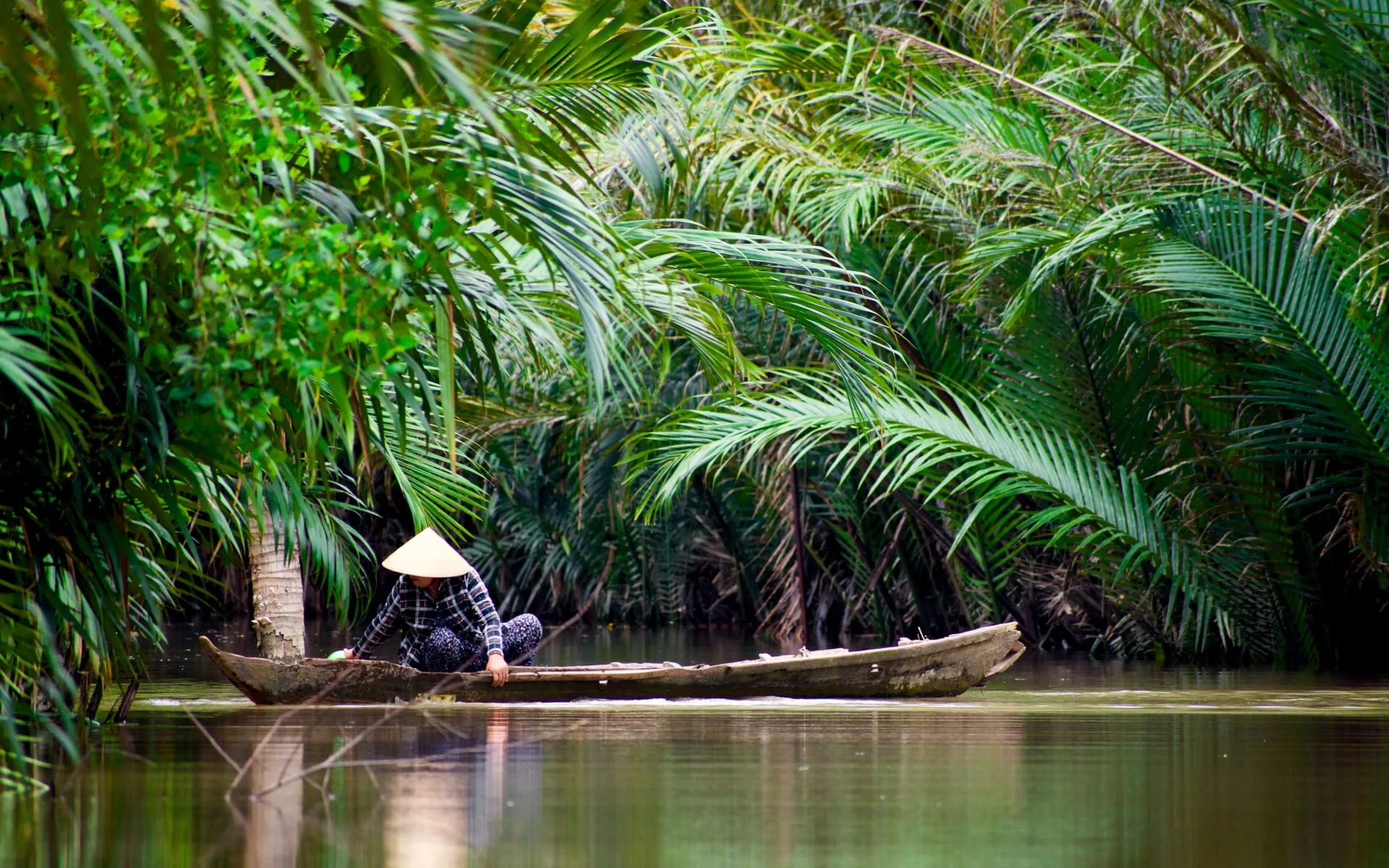 vietnam_boating_unsplash_yrjrtk